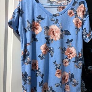 Elegant Floral Short Sleeve Top in Blue